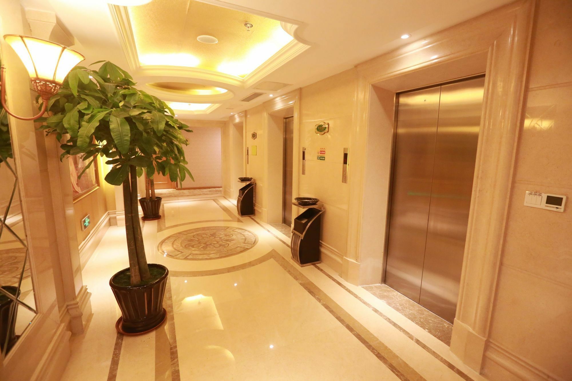 Vienna International Hotel Shenyang Railway Station Buitenkant foto