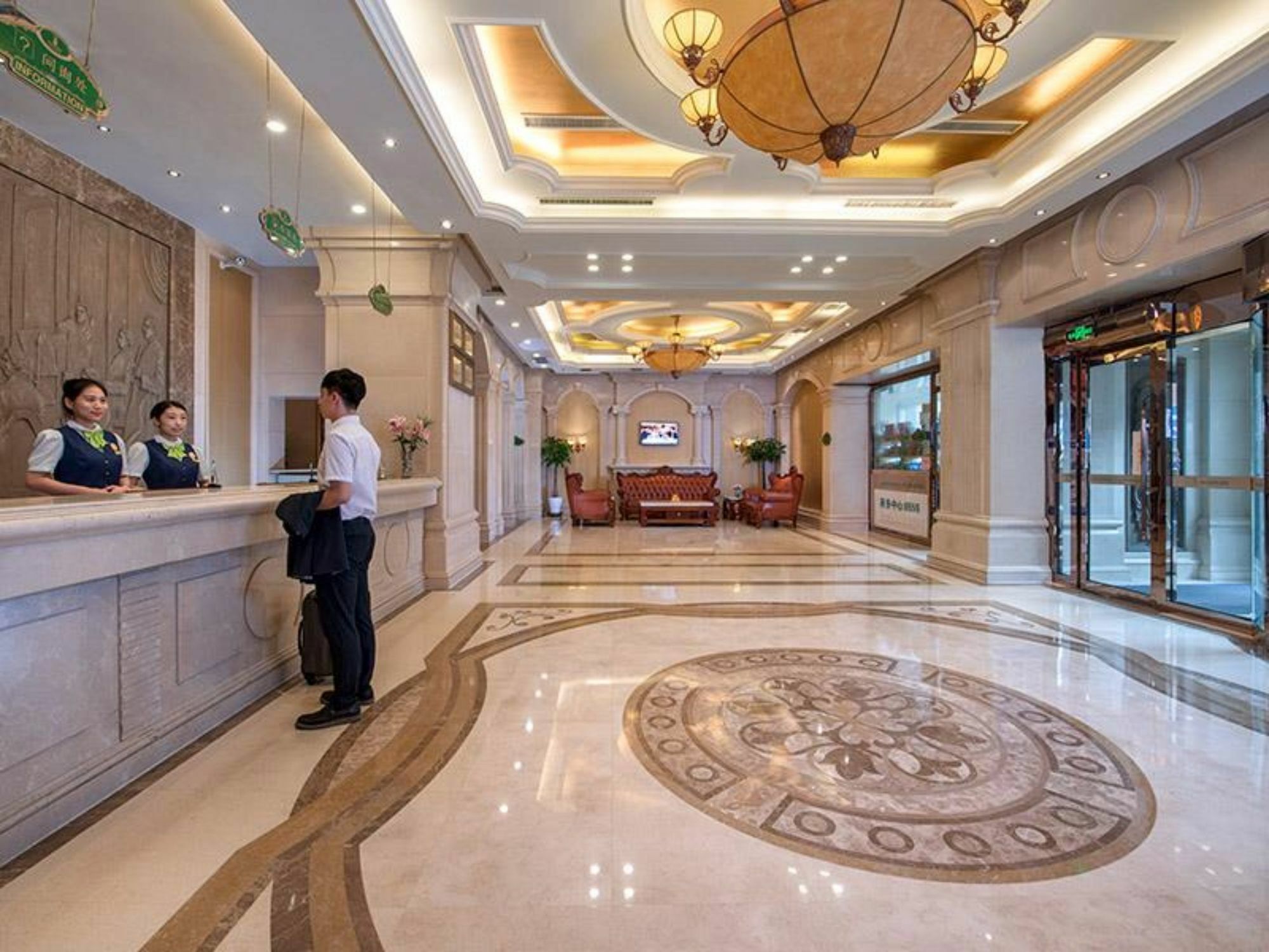 Vienna International Hotel Shenyang Railway Station Buitenkant foto